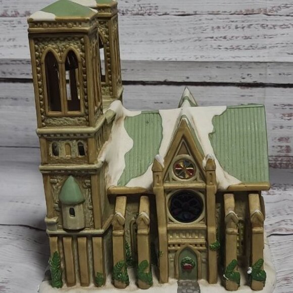 International Trading Cathedrals of the World Light Up Notre Dame - 1990's - NEW - Picture 6 of 9